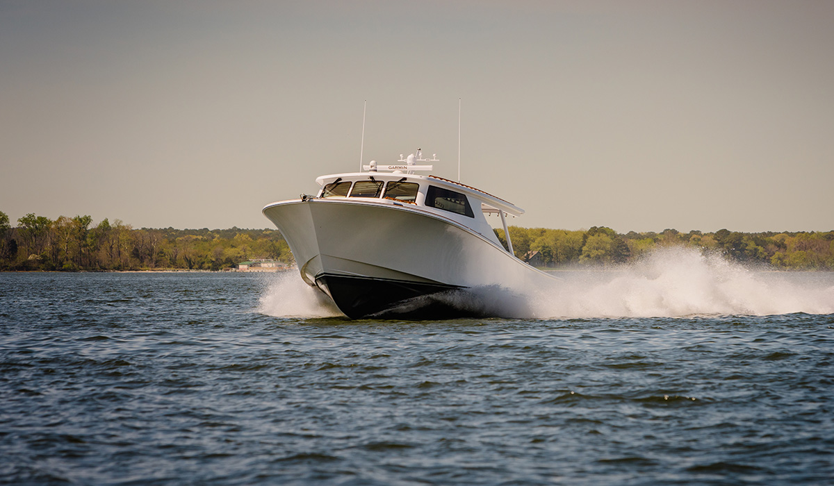 Photo of boat running on water