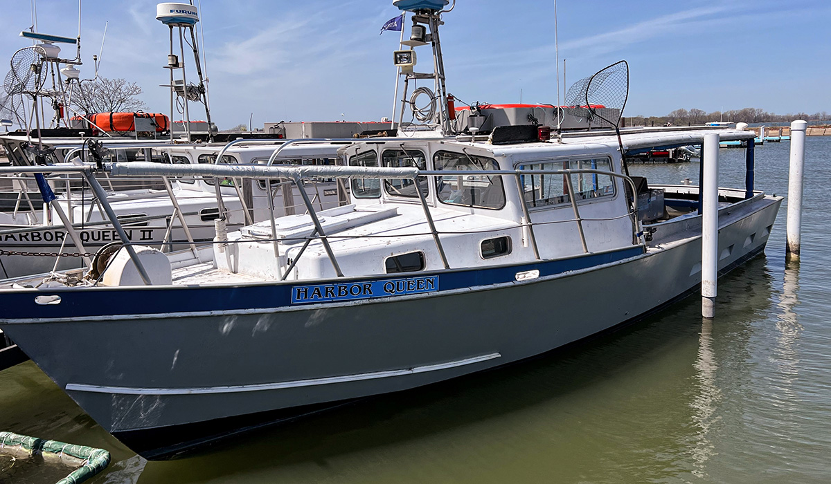 Photo of Harbor Queen at dock